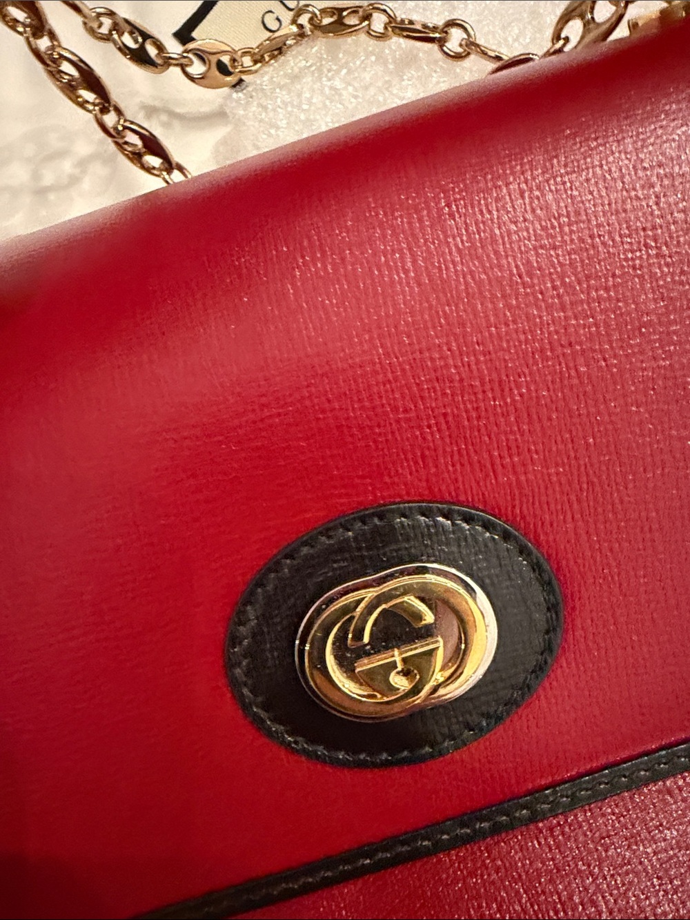 Gucci Red Leather Shoulder Bag with Gold Chain - Picture 13 of 13